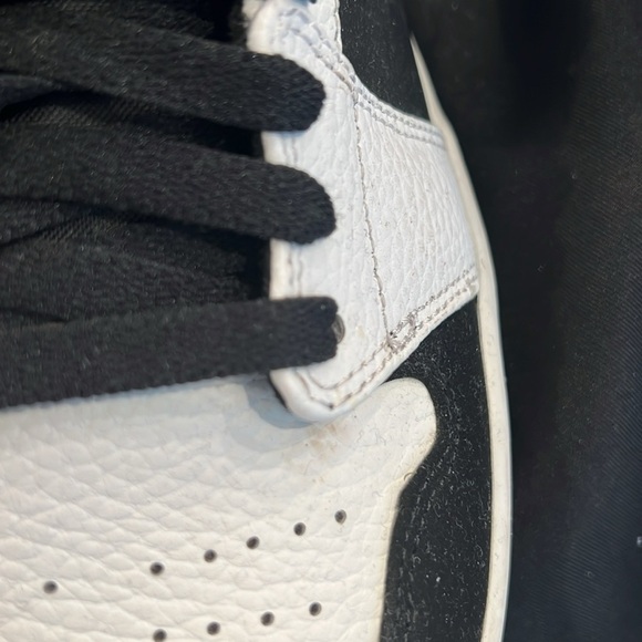 AIR JORDAN 1 retro mid ‘Tuxedo’ - Picture 13 of 15